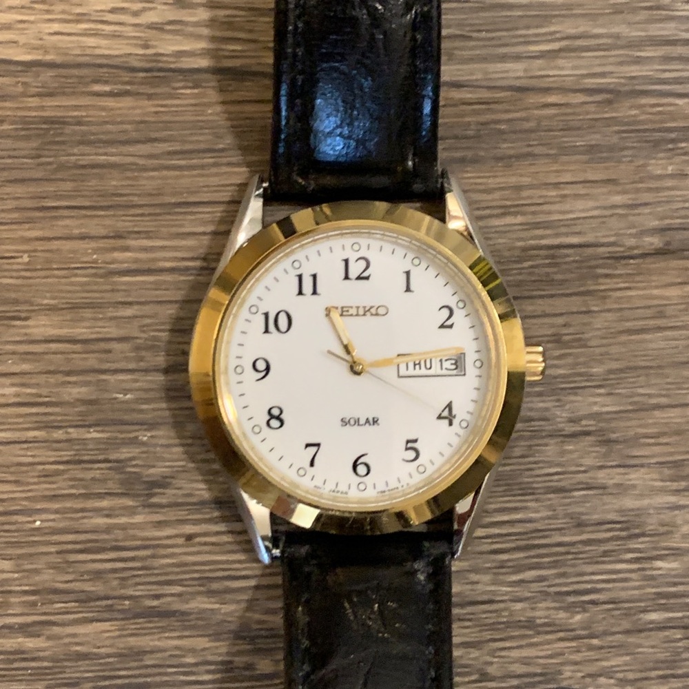 NEWDEAL! SEIKO Solar GOLD SILVER TONE WATCH!